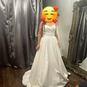 Elegant White Strapless Wedding Dress